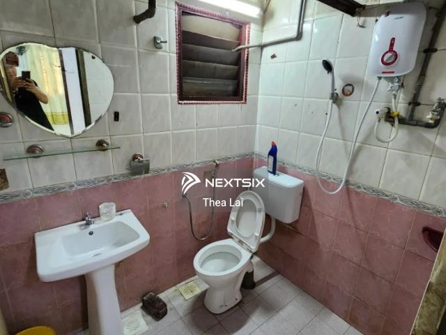 Bright & Airy unit, fully furnished! Walking distance to Medini Hub retail and office