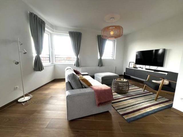 Bright All Inclusive 1 Bedroom Apartment in Evere – Availabl