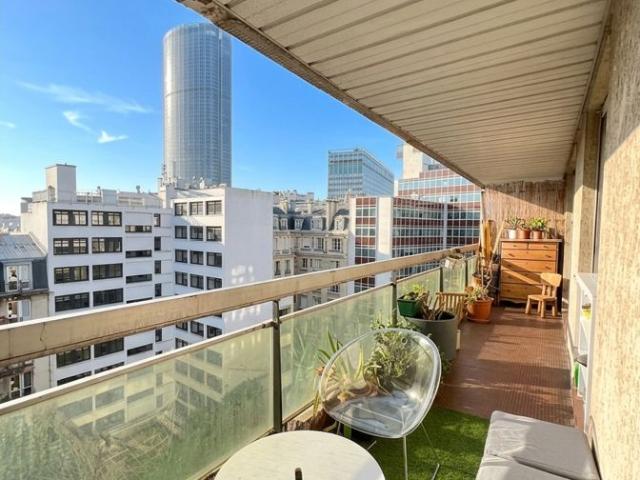 Bright apartment with a terrace and elevator in the heart of Paris—Montparnasse neighborhood