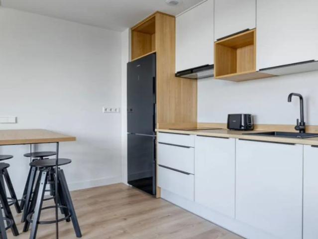 Bright apartment with large windows, aerothermal heating and excellent transport links next to Puerta de Toledo