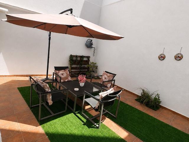 Bright apartment with private patio, Madrid Amsterdam Apartments for Rent