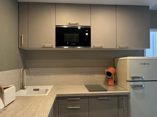 Bright apartment with terrace, bedroom and living room all comforts, Paris Amsterdam Apartments for Rent