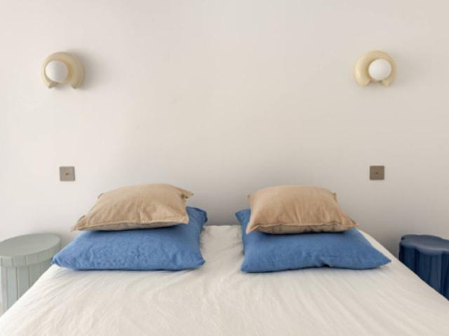 Bright apartment 2 separate bedrooms charming & quiet, 3rd floor with elevator, Paris Amsterdam Apartments for Rent
