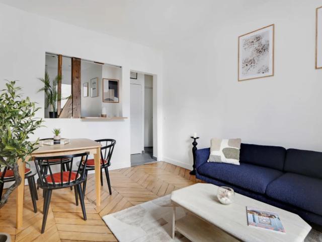 Bright, beautiful loft Voltaire