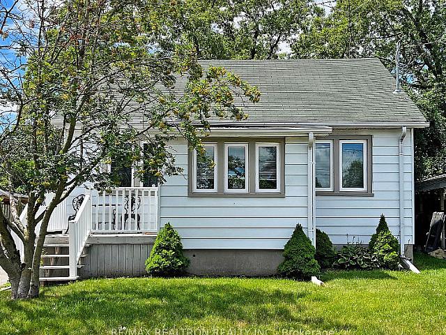 Bright Bungalow In Mclaughlin W/ 3 Bedrooms And 1 Bath Sale!