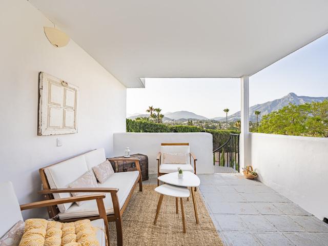 Bright Garden Apartment in Nueva Andaluc