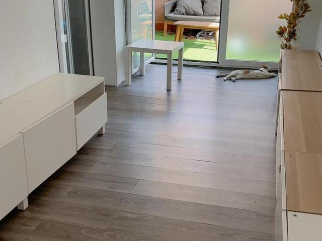 Bright double bedroom in apartment with spacious outdoor area well connected to Barcelona city center