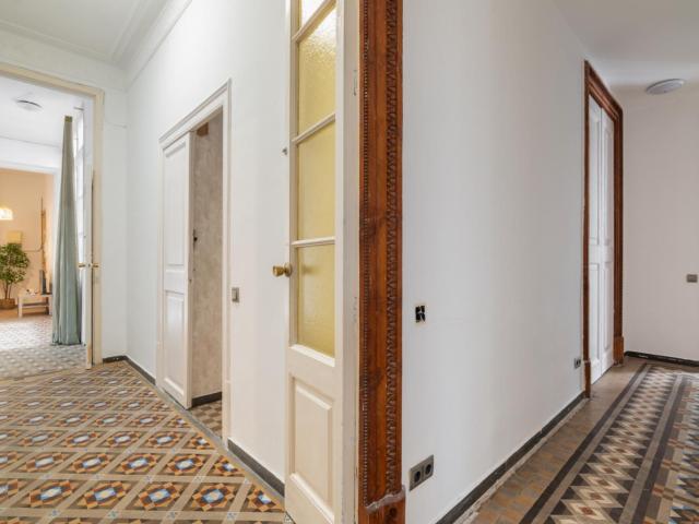 Bright double bedroom in Gothic Quarter