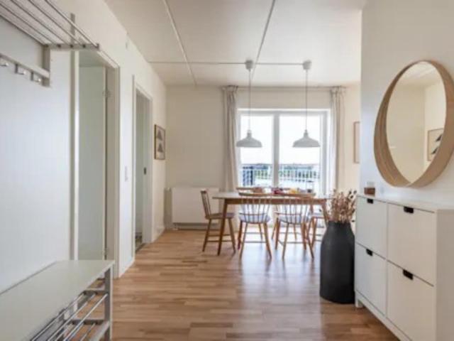 Bright double bedroom in Holmene