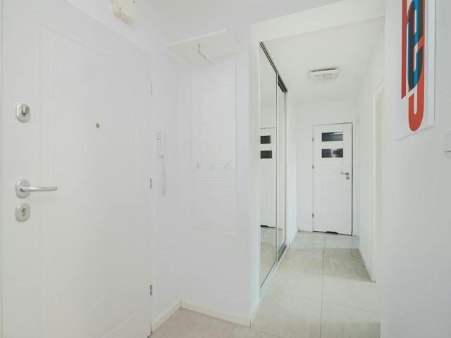 Bright double bedroom near the Rondo ONZ metro