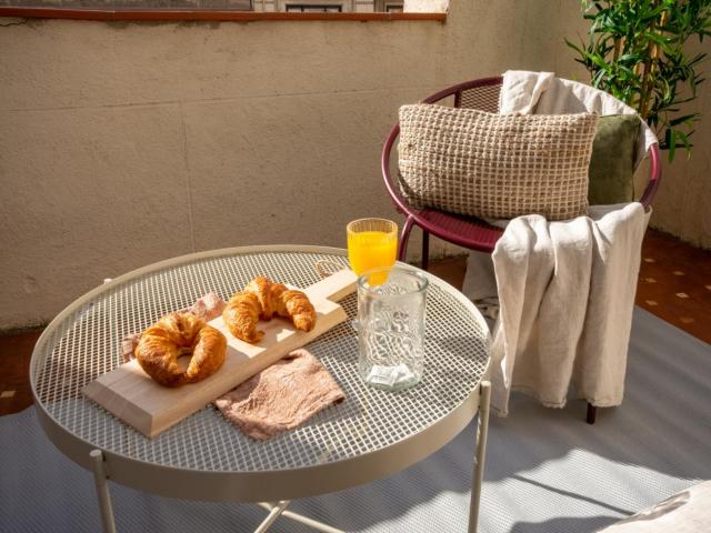 Bright double bedroom near Parc de Monterols