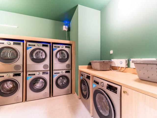 Bright ensuite single bedroom near Roodebeek metro station