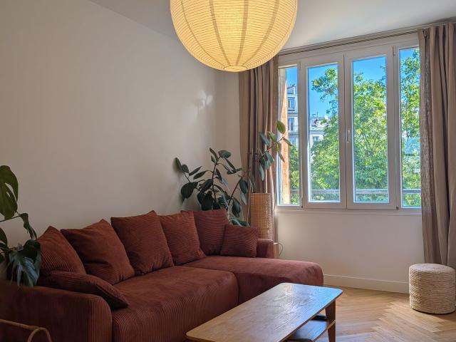Bright family apartment, Paris Amsterdam Apartments for Rent