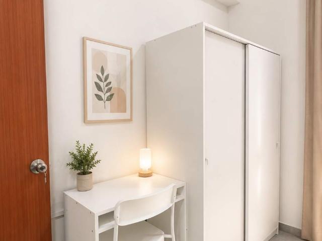 Bright Fully Furnished Middle Room at Utropolis | WiFi + Parking | RM750