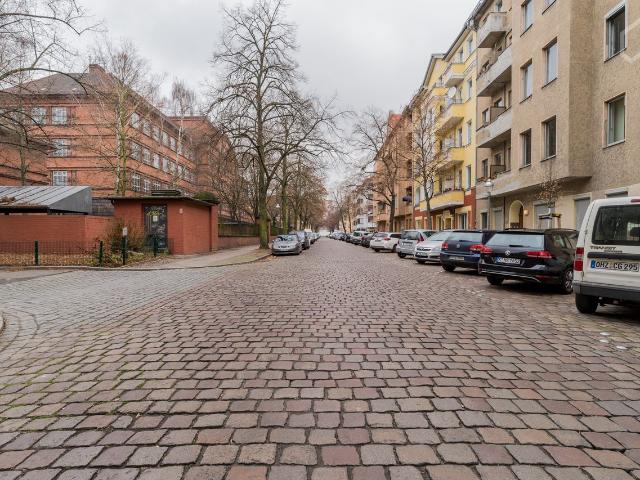Bright, High Ceiling Studio in Neukölln, Berlin Amsterdam Apartments for Rent