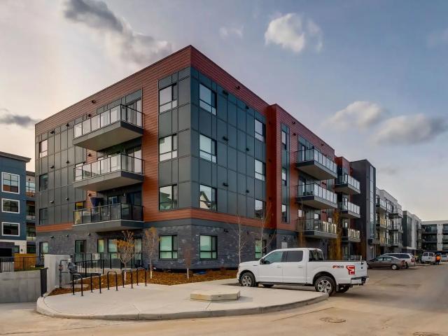 Bright & Open 1 Bed Unit Available NOW!