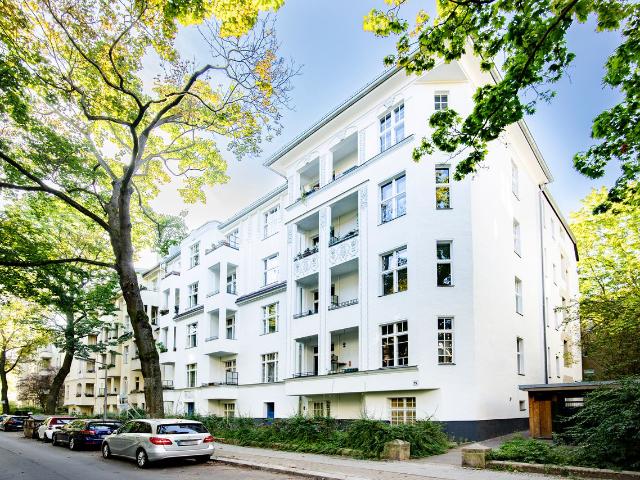 Bright, large and modern 3 room apartment in a fantastic Altbau building, Berlin Amsterdam Apartments for Rent
