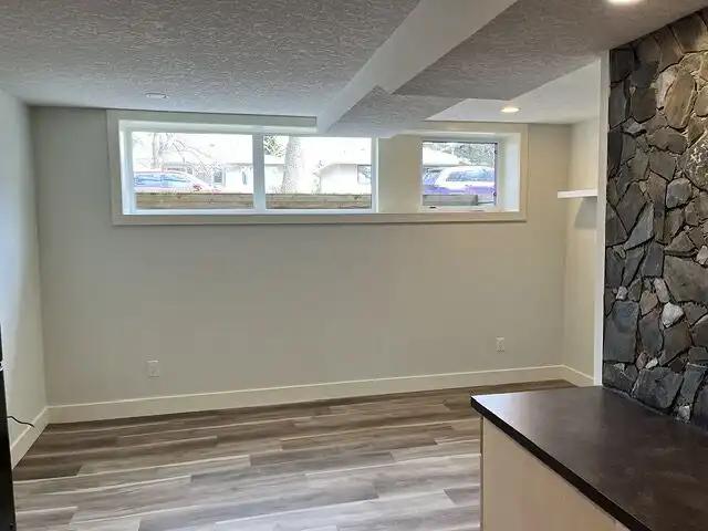 Bright Legal 2BR | Private Laundry | Glenbrook | Utilities Included