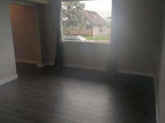 Bright living room with 1bd convenient to downtown