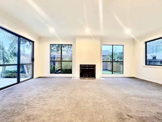 Bright & light, modern family living