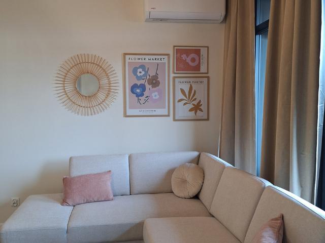 Bright modern apartment close to city center