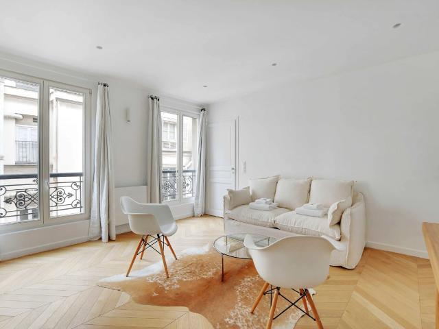Bright, modern flat Elysées, Paris Amsterdam Apartments for Rent