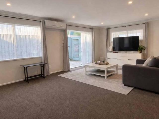 Bright, Modern Living in a Fantastic Location