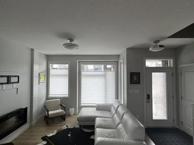 Bright, Modern Townhouse