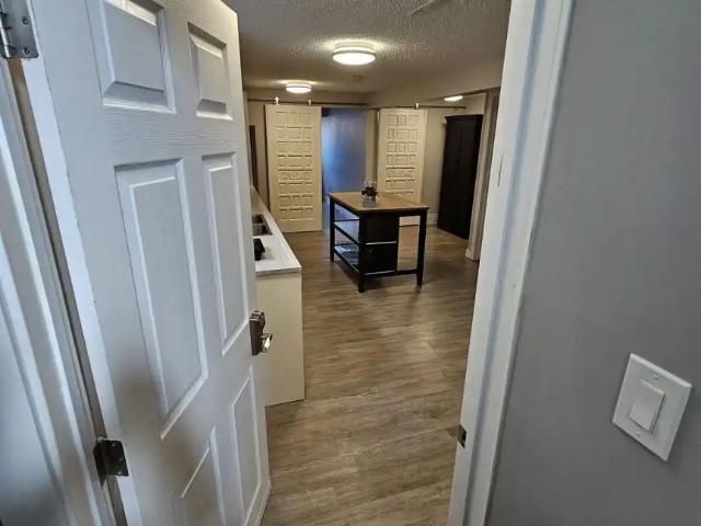 Bright Modern 1 Bedroom unfurnished Basement Suite – NW Calgary