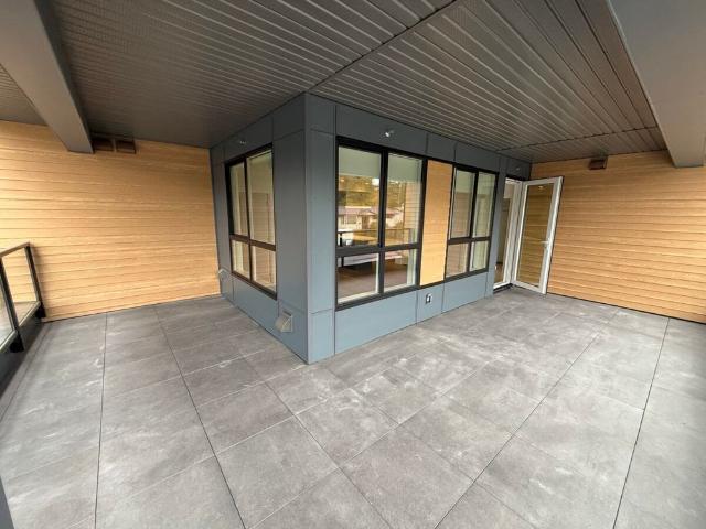 Bright & Modern 2 Bed Condo
