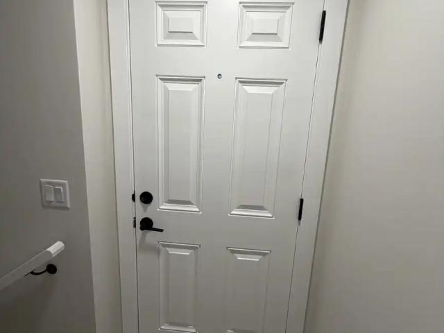 ? Bright & Modern 2 Bedroom Basement Suite in Esker Park NW | Private Entry | 2