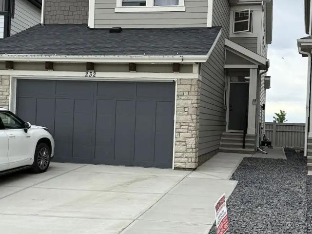 Bright & Modern 3.5 Bedroom Home in Mahogany Lake
