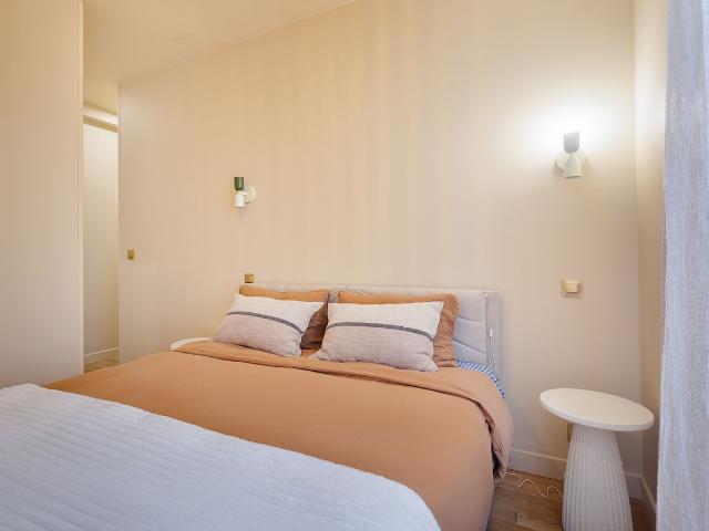Bright Marais 2 bedroom apartment, Paris Amsterdam Apartments for Rent