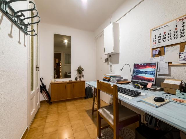 Bright single bedroom close to Clot metro station
