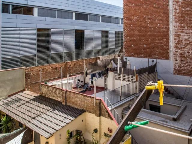 Bright single bedroom in shared flat in the vicinity of the Universitat de Barcelona