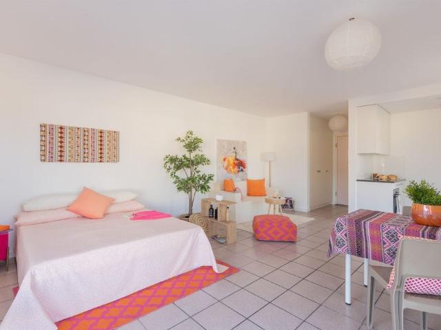 Bright space with terrace, perfect for those who live alone