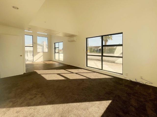 Bright & Spacious 3 Bedroom Apartment in Papakura Central