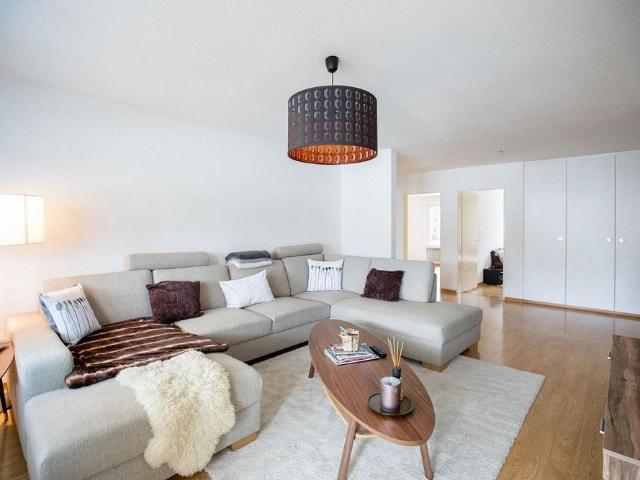 Bright, spacious 4.5 room apartment in a quiet location