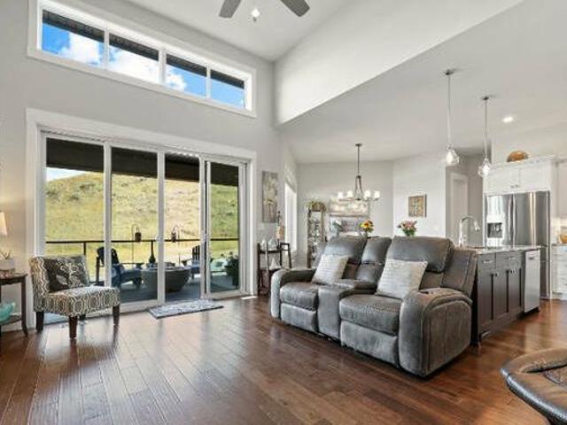 Bright Spacious 4 bedroom 3 bathroom home in Aberdeen