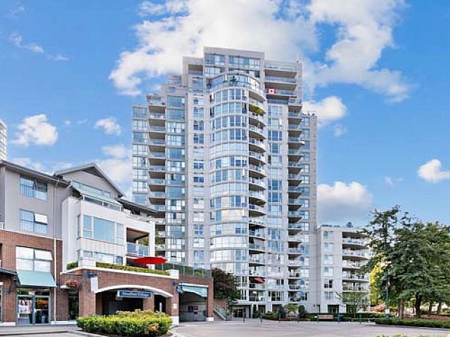 Bright & Spacious Corner Unit!