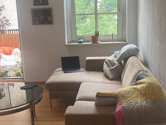 Bright & Spacious Altbau Apartment in the Heart of