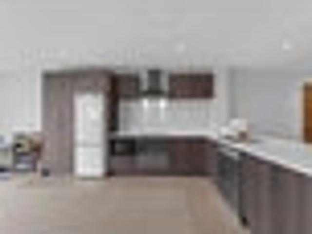 Bright & Spacious Apartment in Central Albany