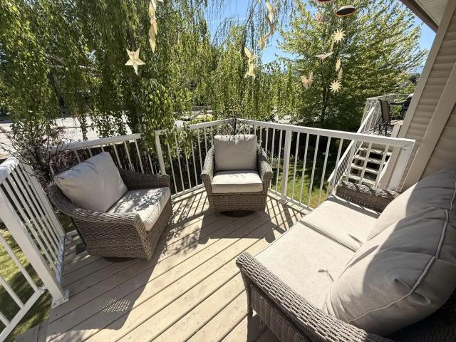 Bright & Spacious North Glenmore Townhouse 4 Beds, 2.5 Baths