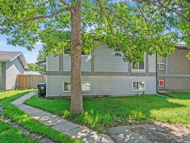Bright & Spacious Upper Main Unit in Whitehorn