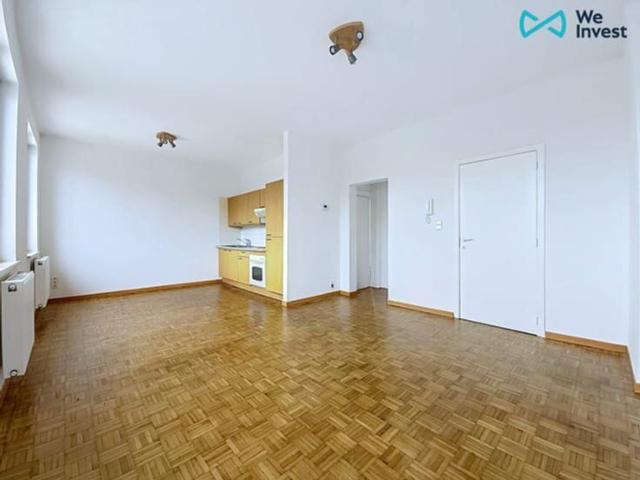 Bright studio apartment separate sleeping area – Auderghem
