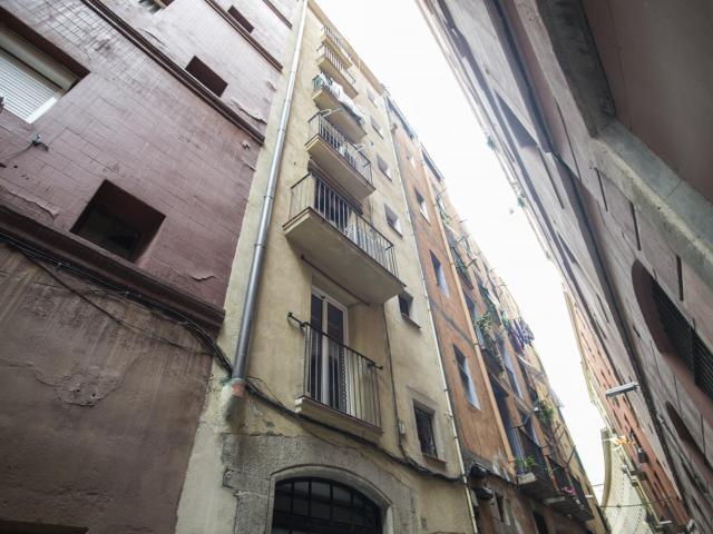 Bright studio close to the Arc de Triomf metro station