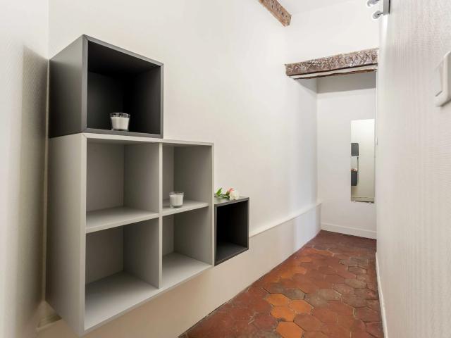 Bright studio in Rue des Rosiers / Marais