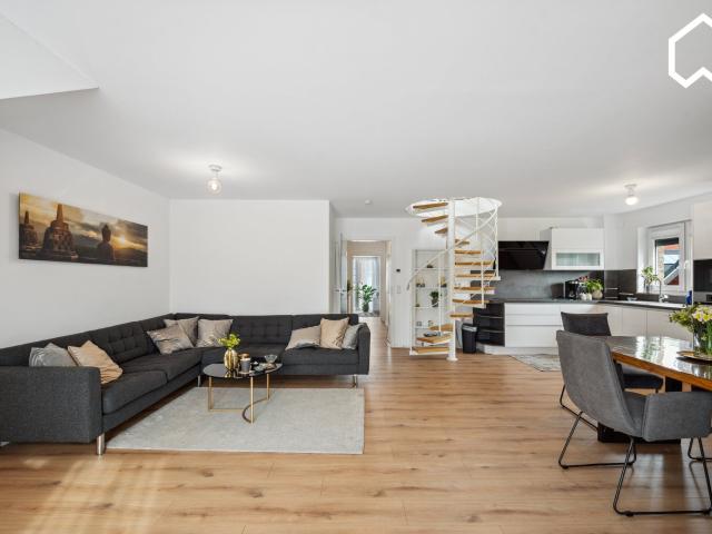 Bright & Stylish Duplex in Cologne West Peaceful but Very Well Connected!