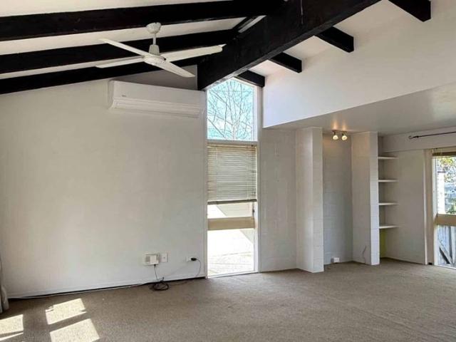 Bright & Sunny 3 Bedroom Home – Walk to Long B.