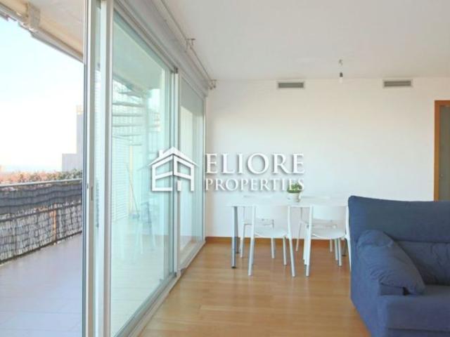 Bright penthouse with 2 private terraces and sea views!